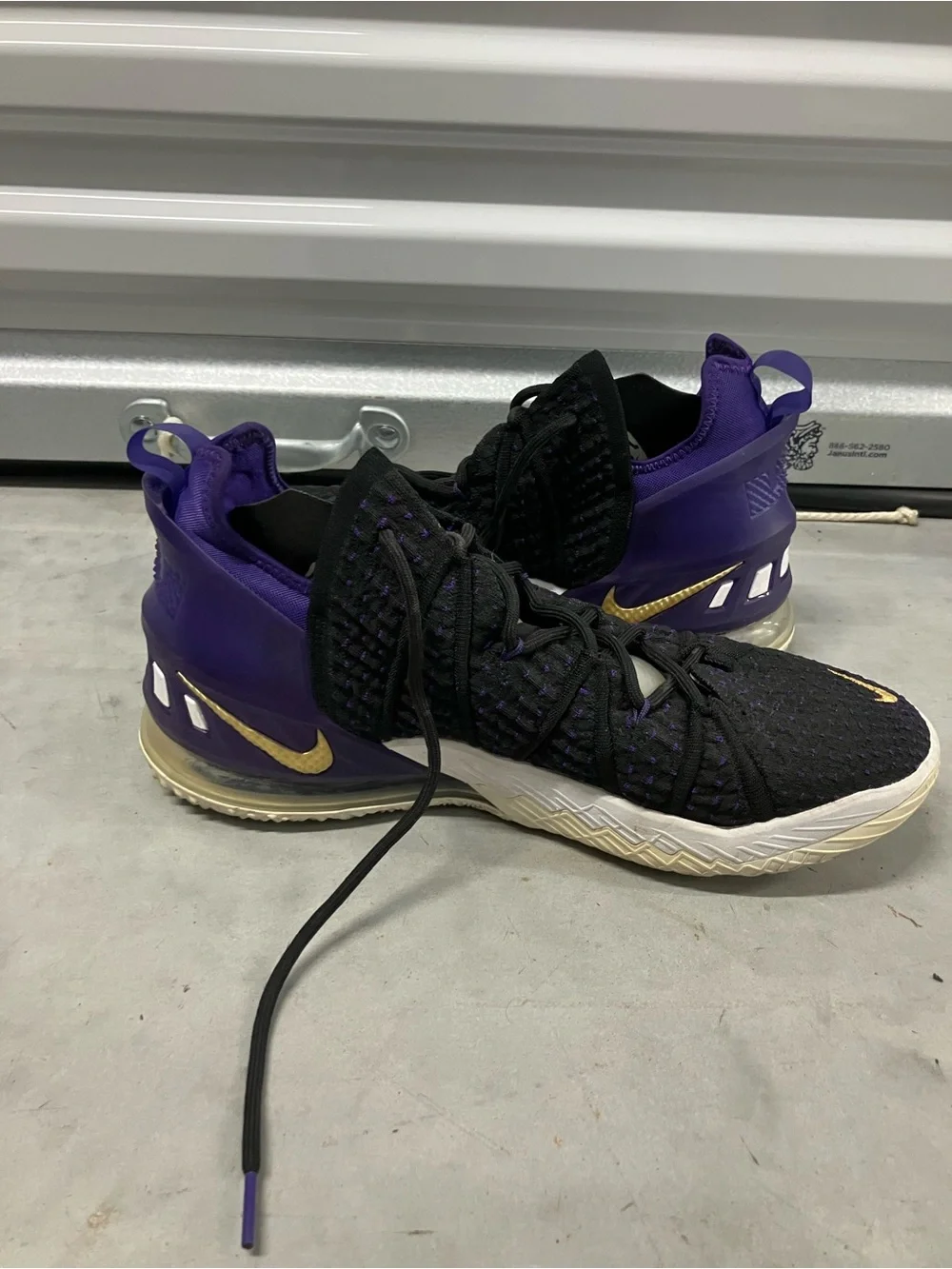 Nike Lebron 18 Lakers